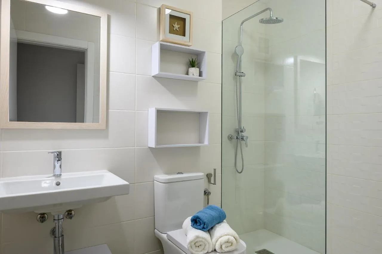 La Marinera House-Near The Beach, Fast Wifi, Air-Con On Main Bedroom And Sat Tv Playa Blanca  Playa Blanca (Lanzarote)